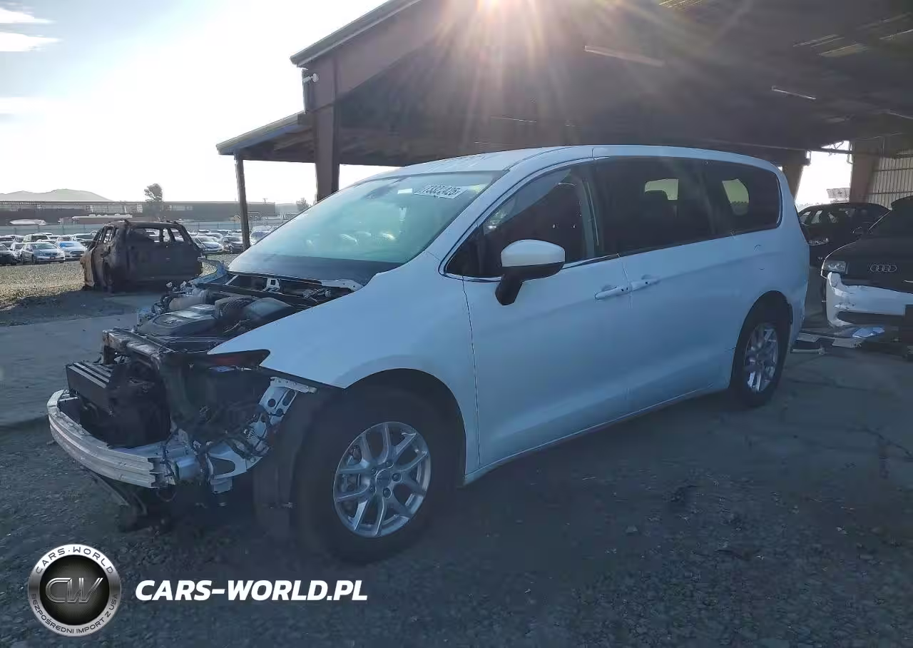 2023 Chrysler Voyager Lx