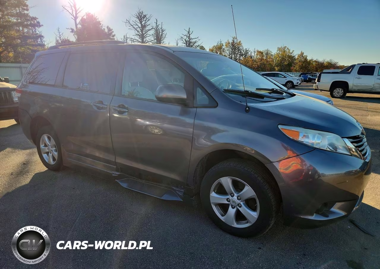 2013 Toyota Sienna Le VIN:5TDKK3DC6DS309290 - 4
