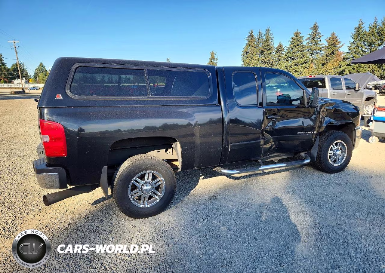 2007 Chevrolet Silverado K2500 Heavy Duty VIN:1GCHK29687E573869 - 3