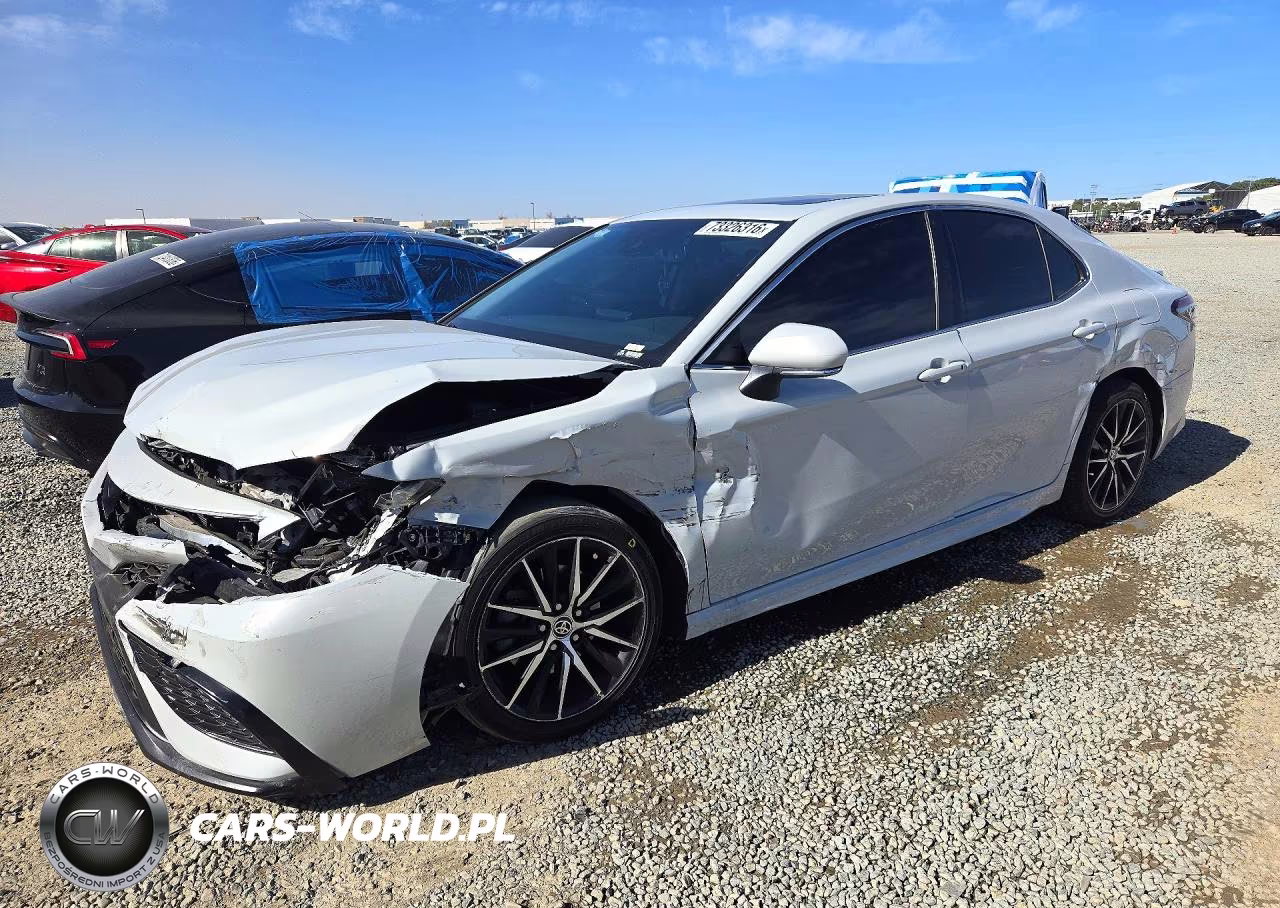 2022 Toyota Camry Hybrid Se