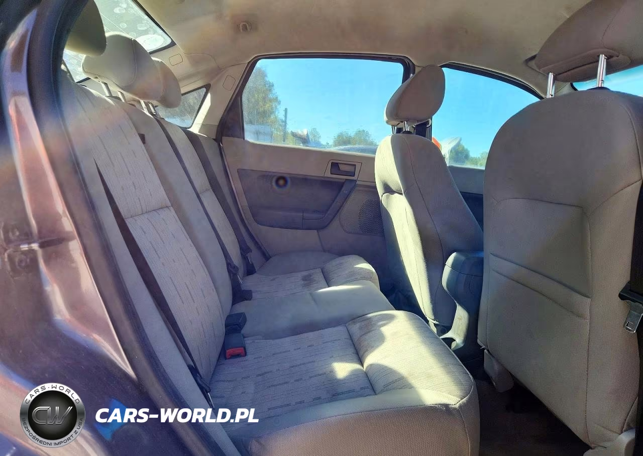 2010 Ford Focus Se VIN:1FAHP3FN2AW240190 - 10