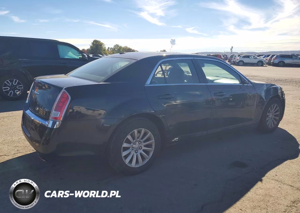 2013 Chrysler 300 VIN:2C3CCAAG5DH630463 - 3