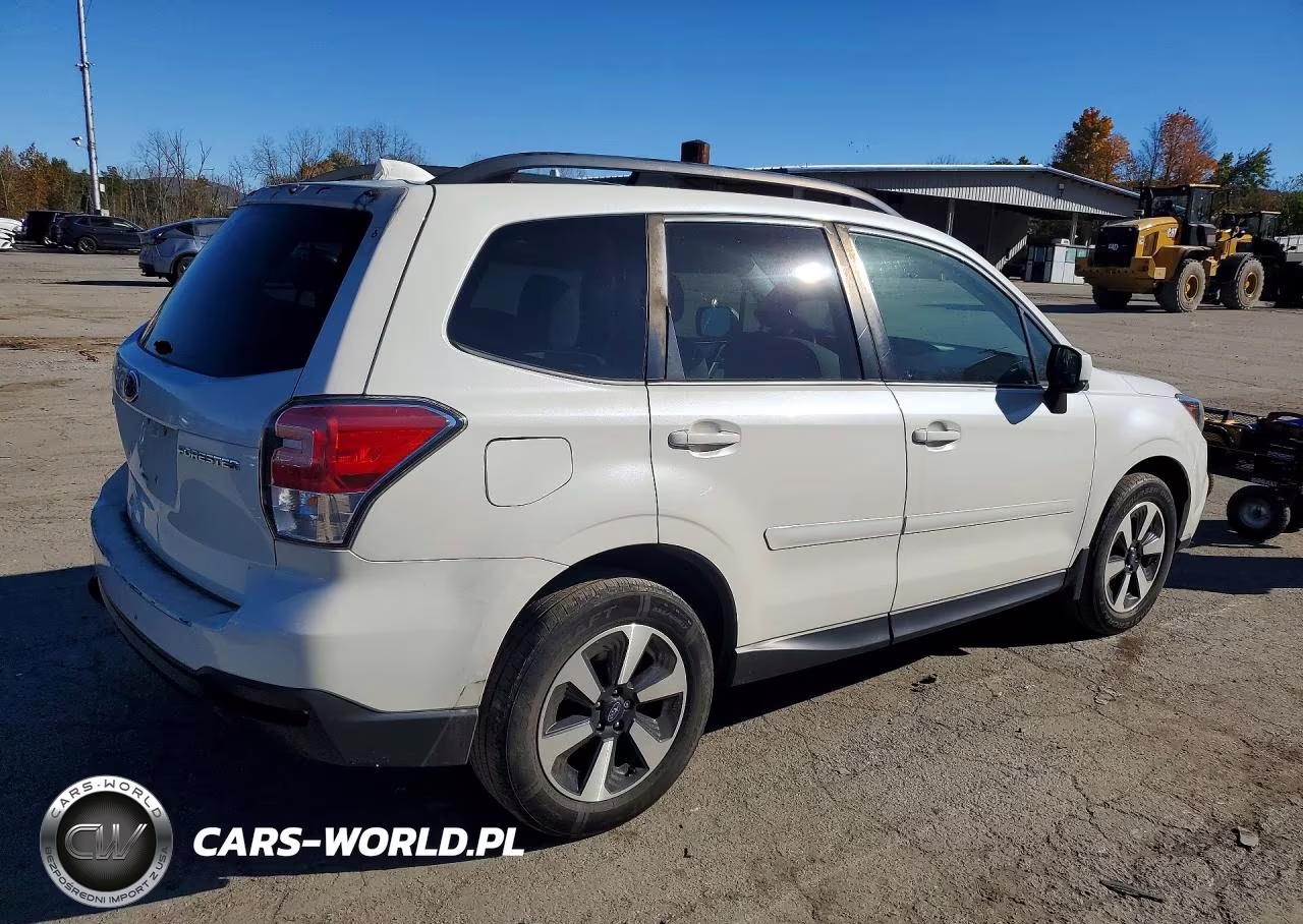 2018 Subaru Forester 2.5I Premium VIN:JF2SJAEC6JH427136 - 3