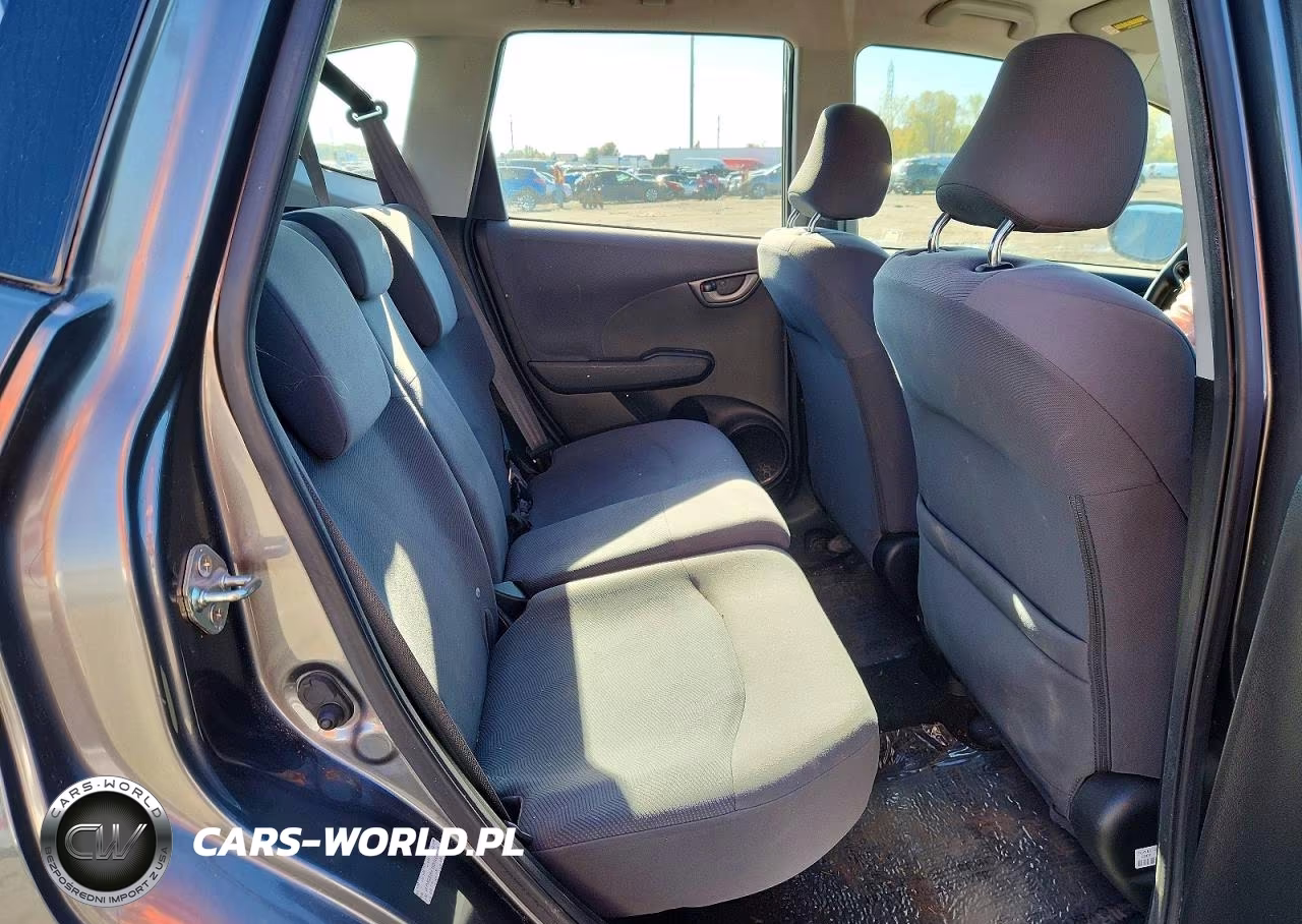 2011 Honda Fit VIN:JHMGE8H38BS008222 - 10