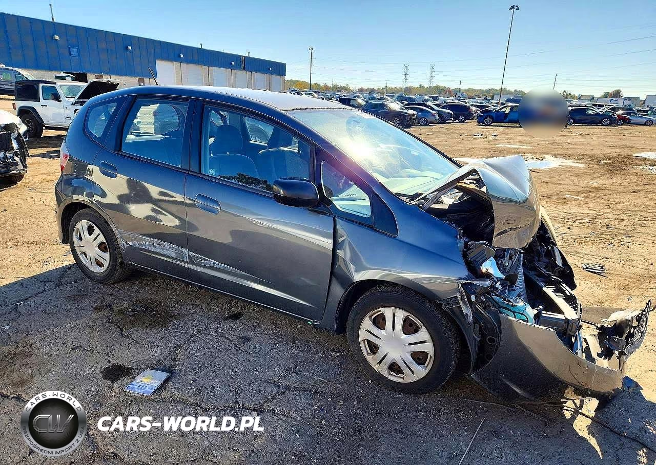 2011 Honda Fit VIN:JHMGE8H38BS008222 - 4