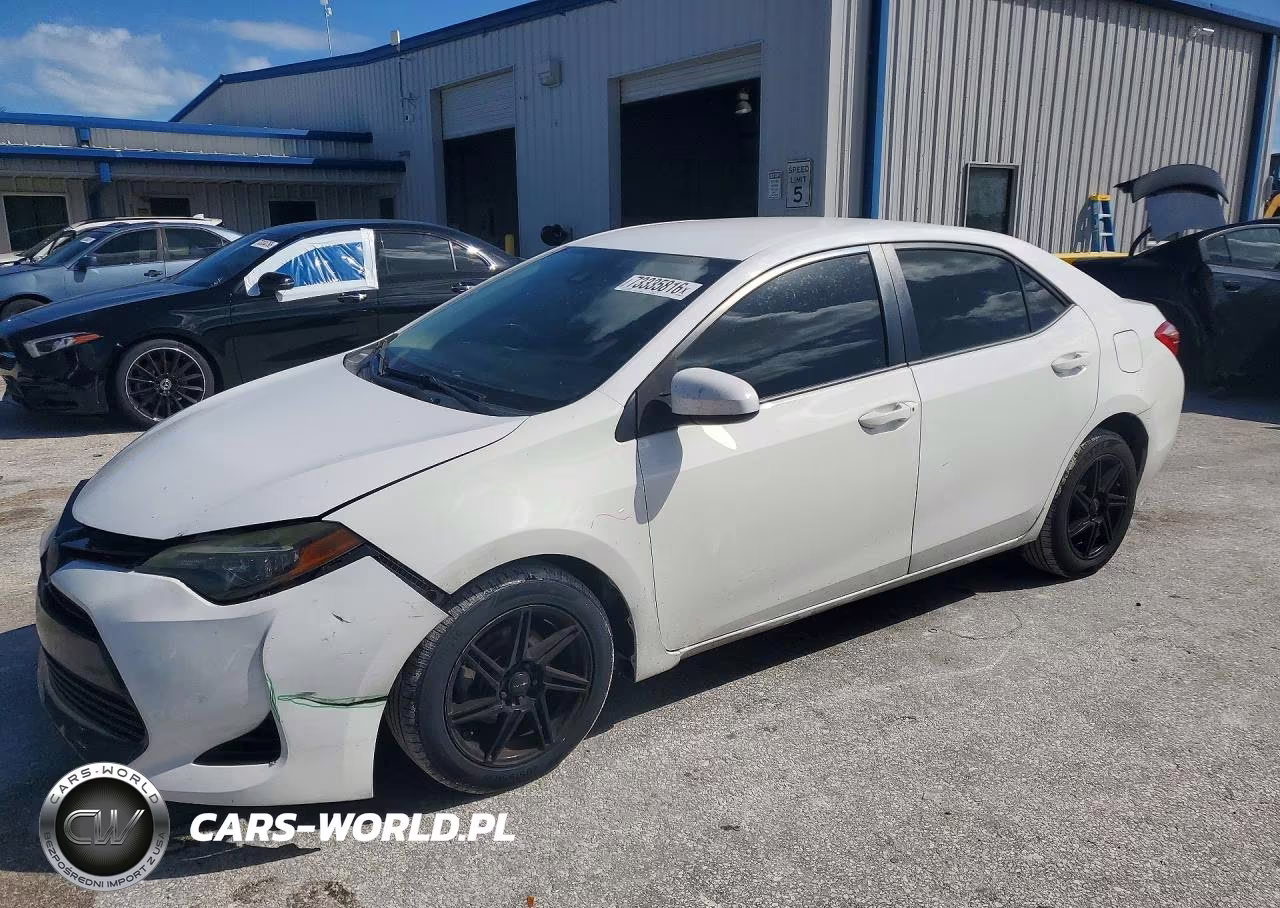 2018 Toyota Corolla Le VIN:2T1BURHE0JC040300 - 1