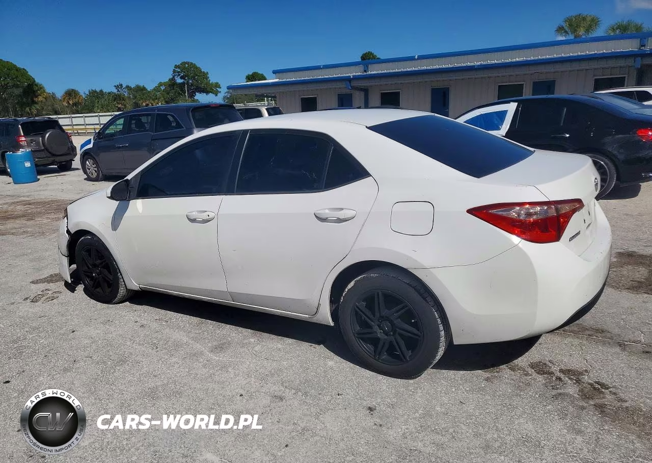 2018 Toyota Corolla Le VIN:2T1BURHE0JC040300 - 2