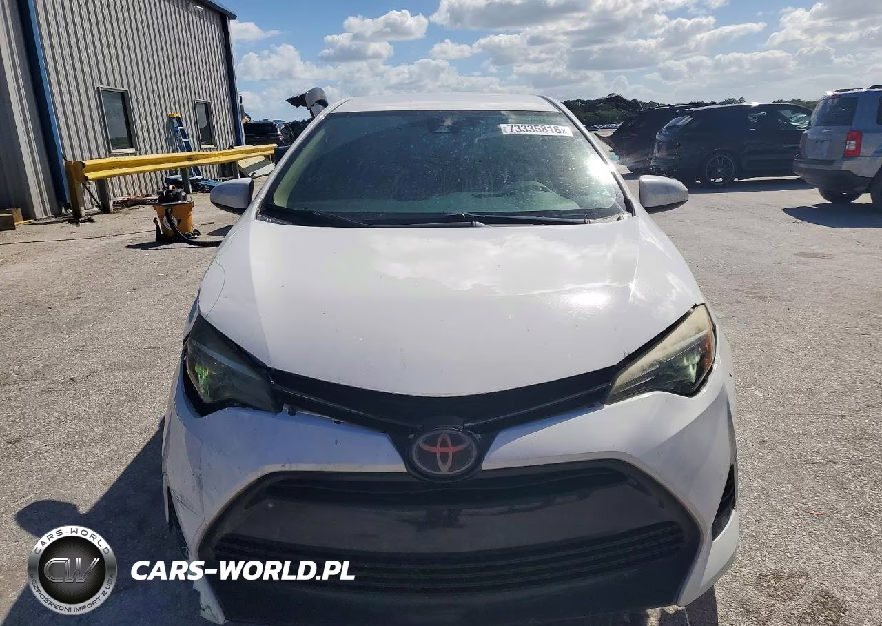 2018 Toyota Corolla Le VIN:2T1BURHE0JC040300 - 5