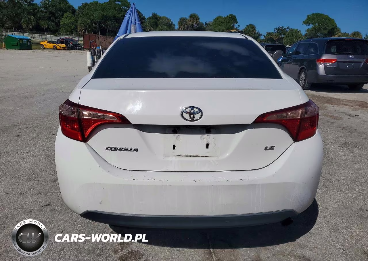 2018 Toyota Corolla Le VIN:2T1BURHE0JC040300 - 6
