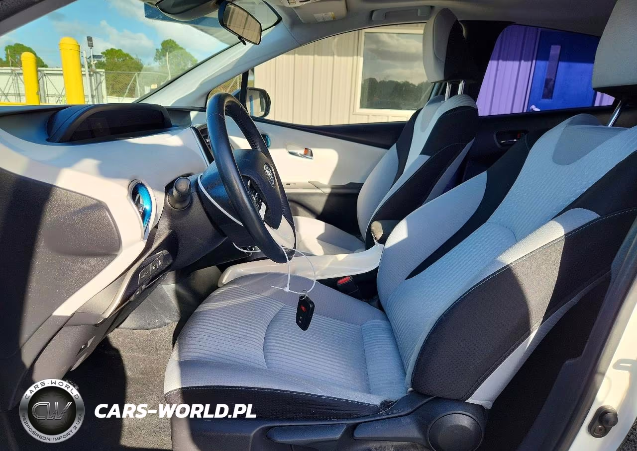 2017 Toyota Prius Three VIN:JTDKARFU3H3049322 - 7