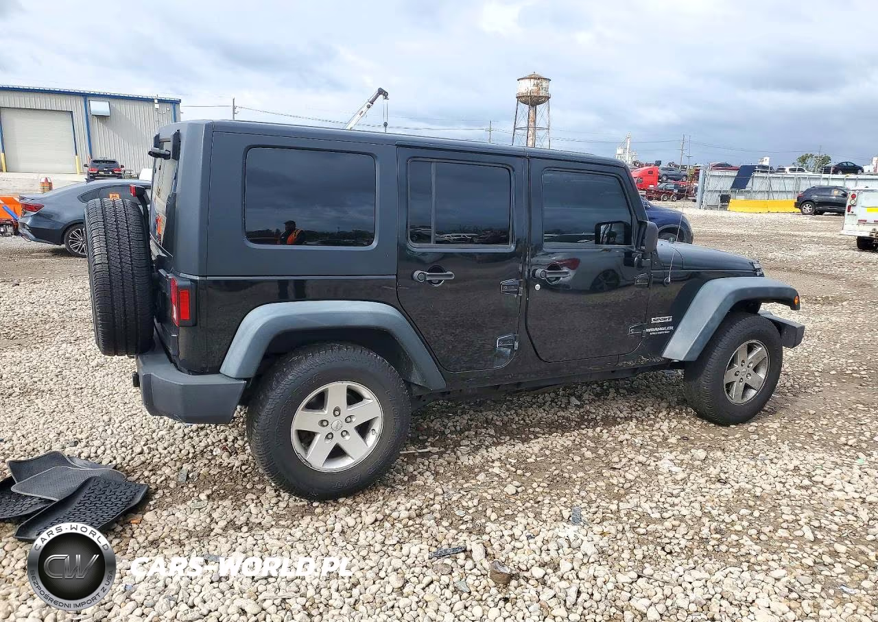 2010 Jeep Wrangler Unlimited Sport VIN:1J4BA3H16AL183628 - 3