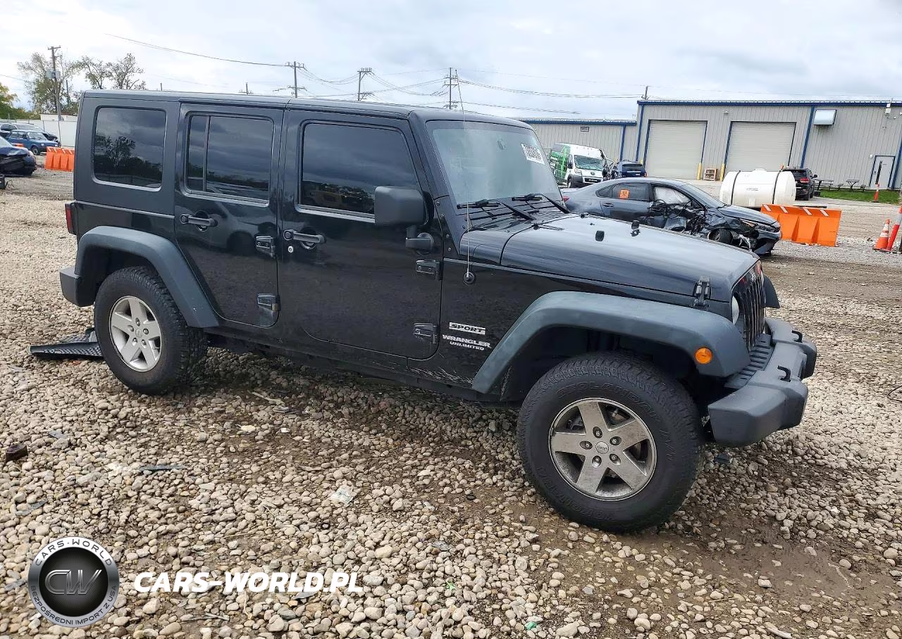 2010 Jeep Wrangler Unlimited Sport VIN:1J4BA3H16AL183628 - 4