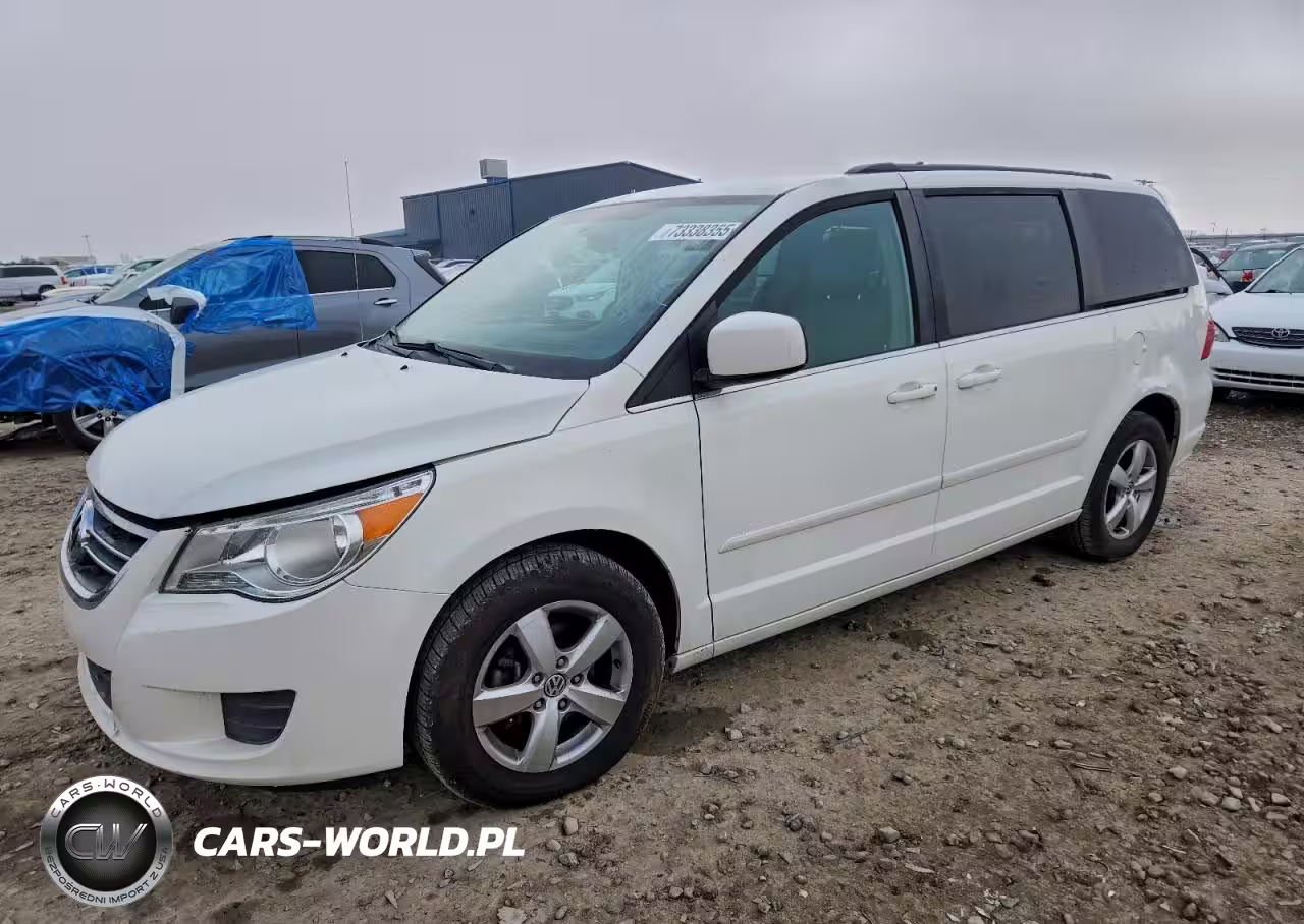 2011 Volkswagen Routan Se