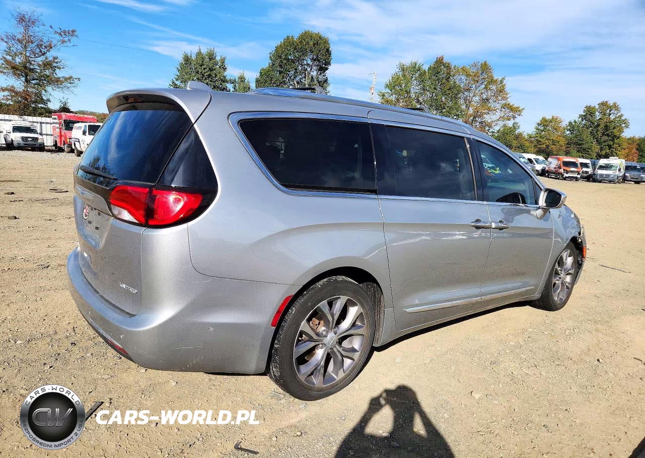 2018 Chrysler Pacifica Limited VIN:2C4RC1GG7JR358064 - 3