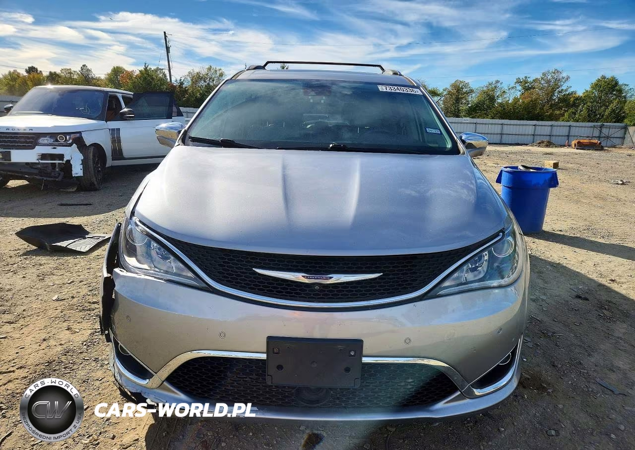 2018 Chrysler Pacifica Limited VIN:2C4RC1GG7JR358064 - 5