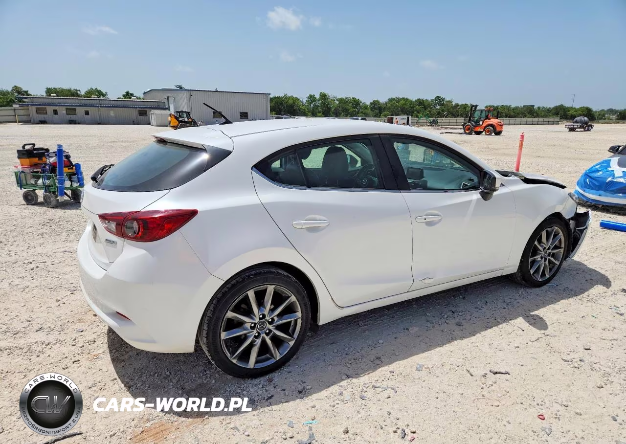 2018 Mazda 3 Touring VIN:3MZBN1L39JM202353 - 3