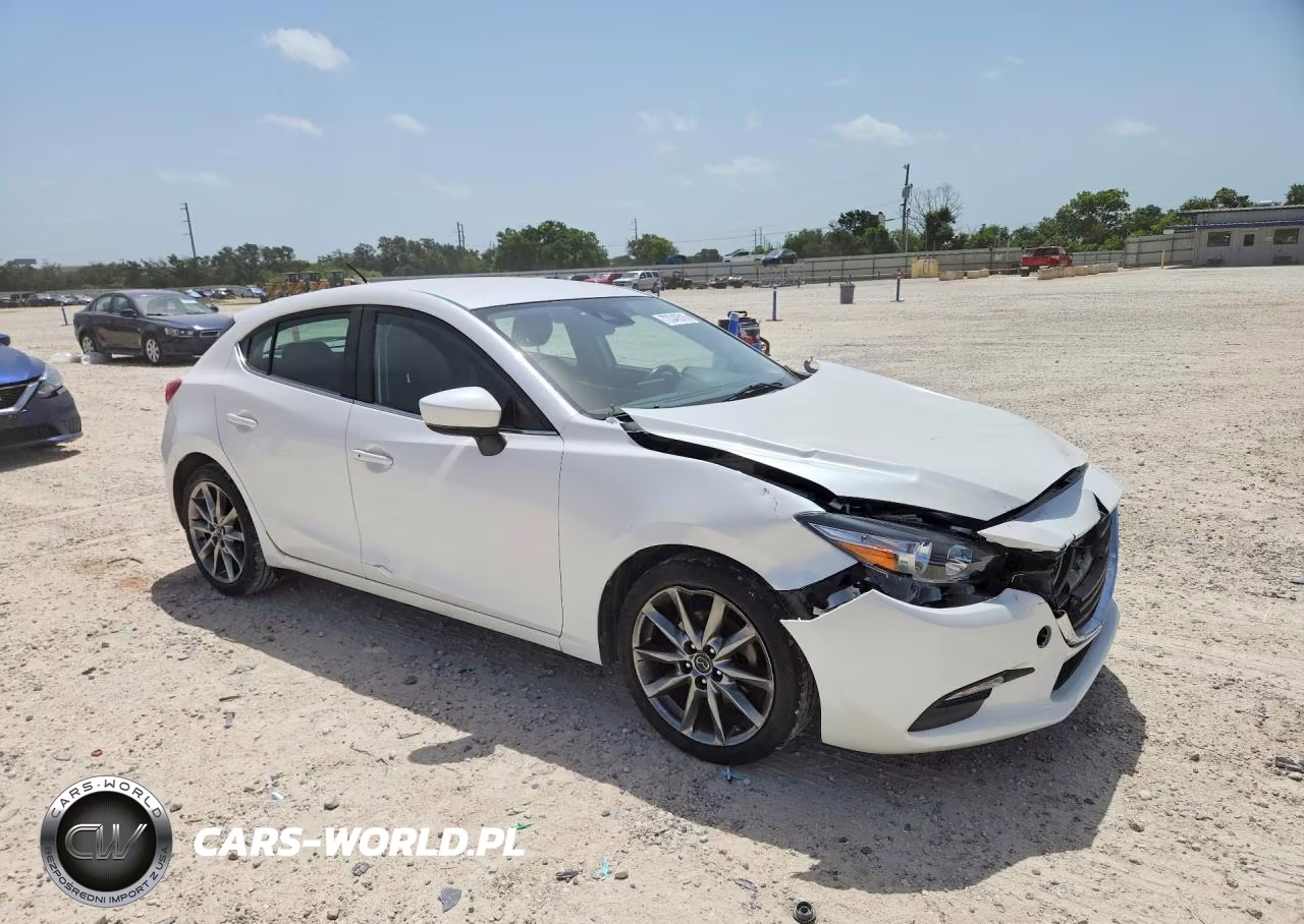 2018 Mazda 3 Touring VIN:3MZBN1L39JM202353 - 4