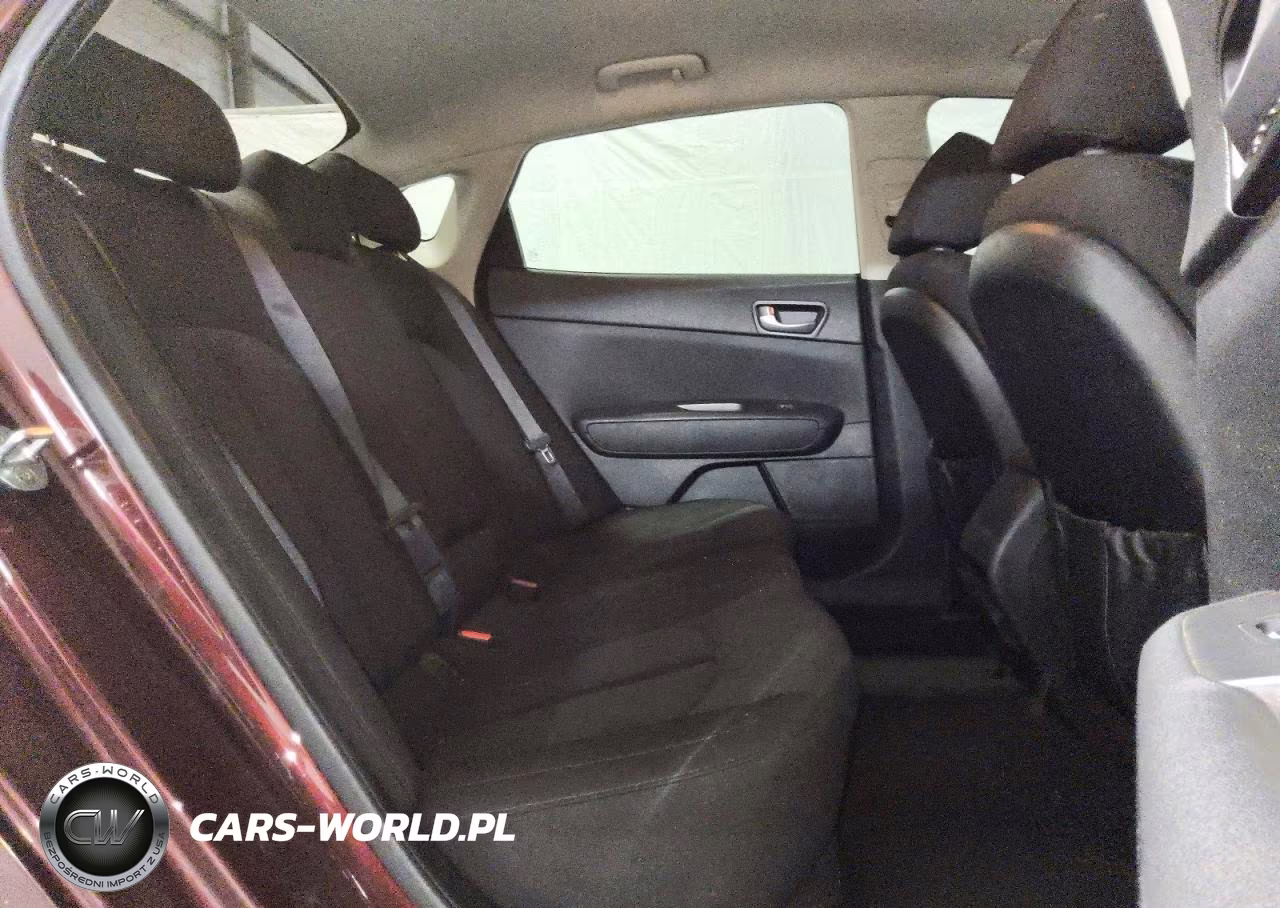 2017 Kia Optima Lx VIN:5XXGT4L32HG126079 - 10