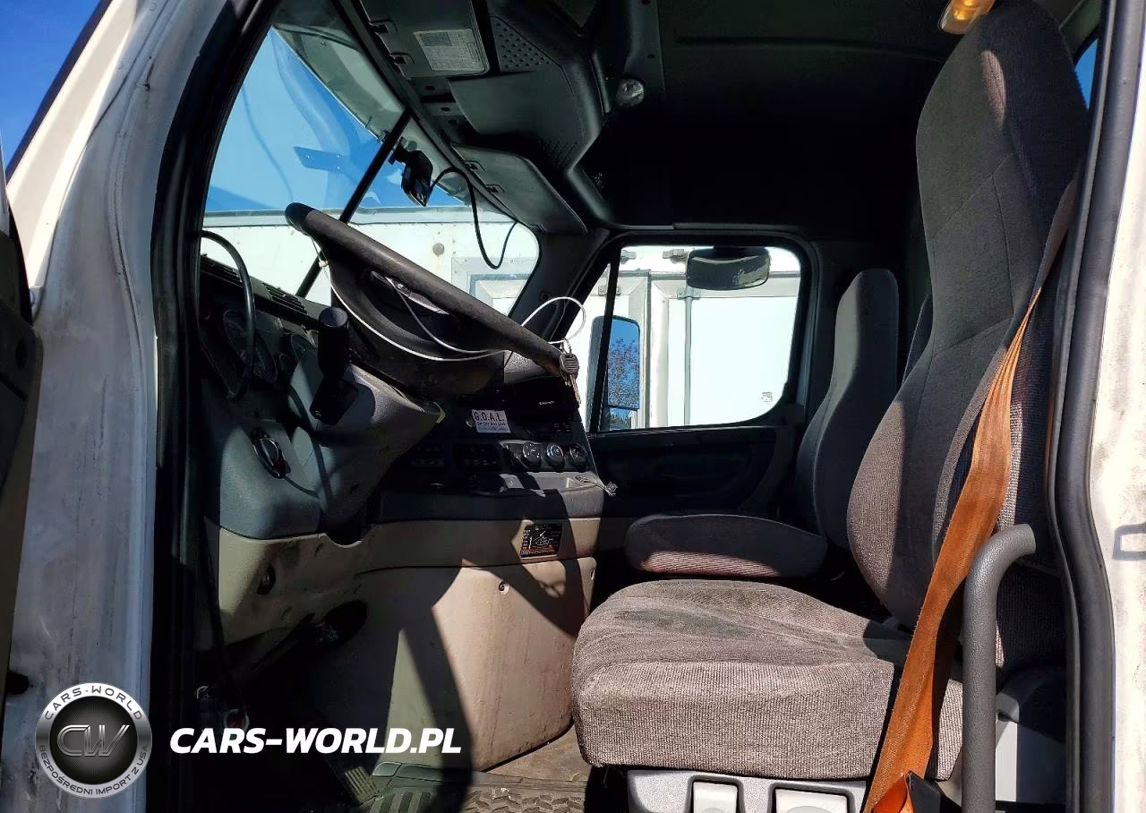 2017 Freightliner Cascadia 113 Semi Truck VIN:3AKBGADVXHSJH0286 - 7
