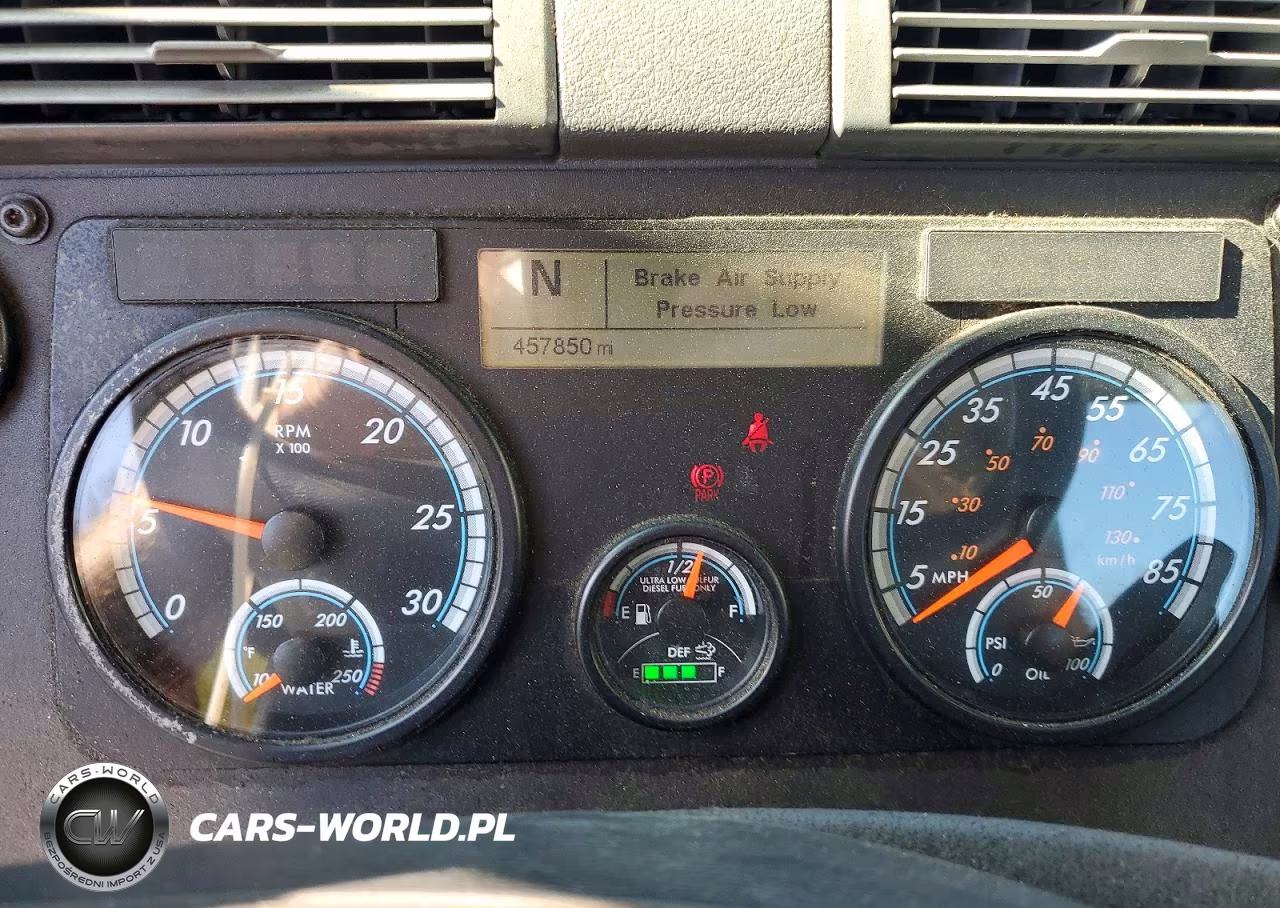 2017 Freightliner Cascadia 113 Semi Truck VIN:3AKBGADVXHSJH0286 - 9