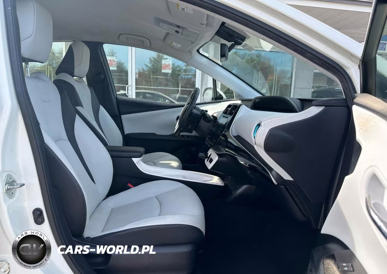2016 Toyota Prius Four VIN:JTDKARFU7G3019819 - 5