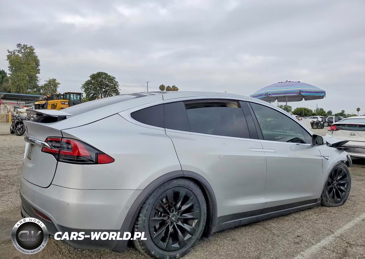 2016 Tesla Model X VIN:5YJXCAE28GF020966 - 3