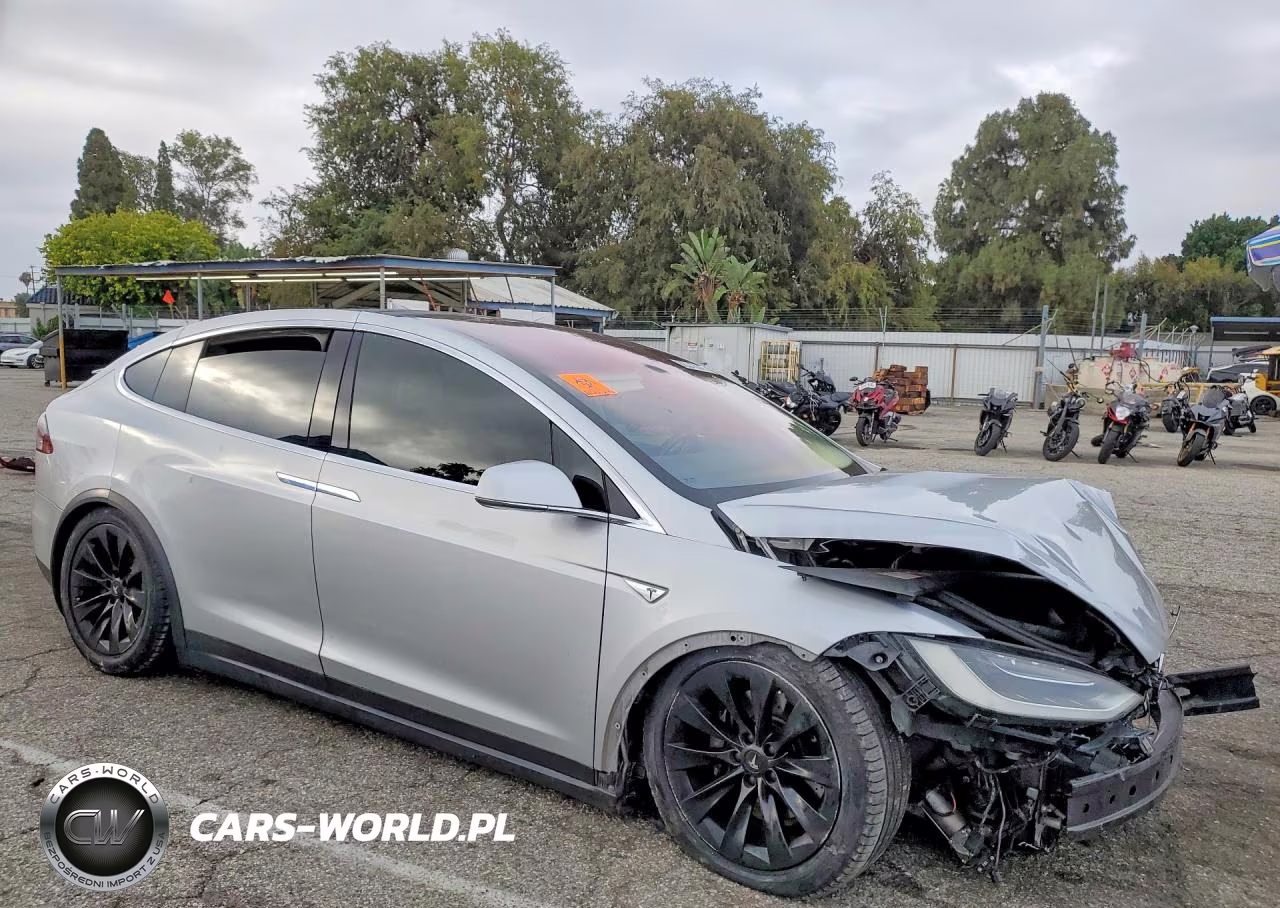 2016 Tesla Model X VIN:5YJXCAE28GF020966 - 4