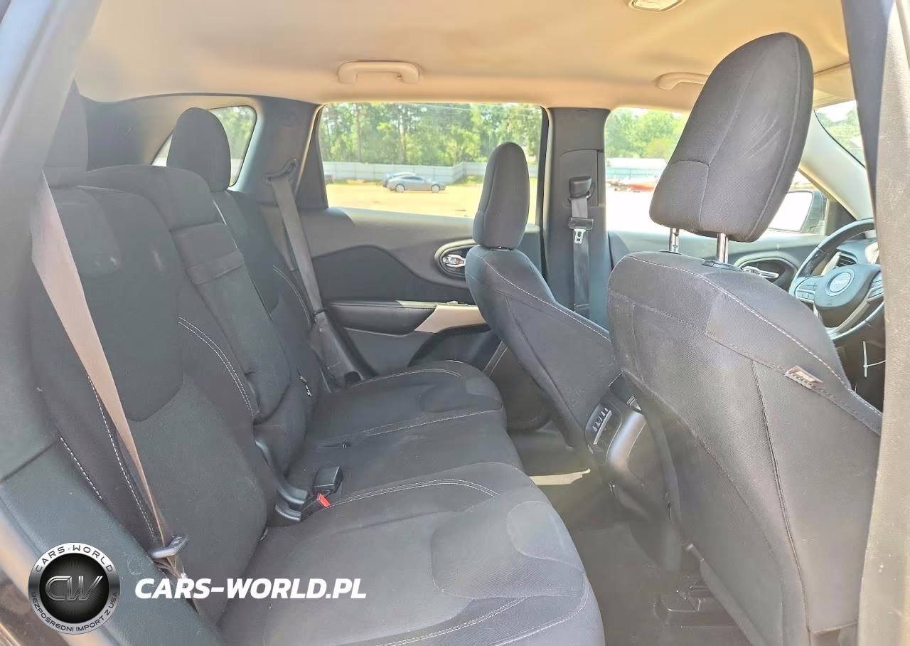 2017 Jeep Cherokee Latitude VIN:1C4PJLCBXHD221605 - 10