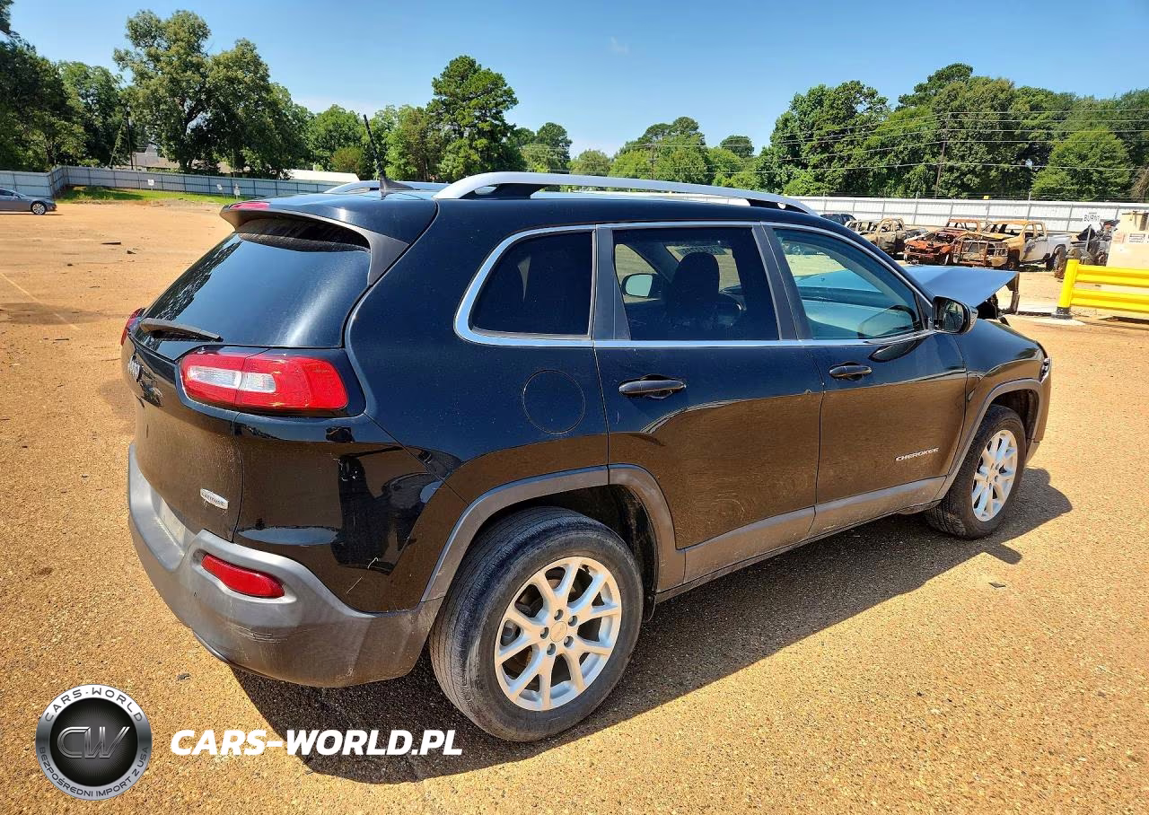 2017 Jeep Cherokee Latitude VIN:1C4PJLCBXHD221605 - 3