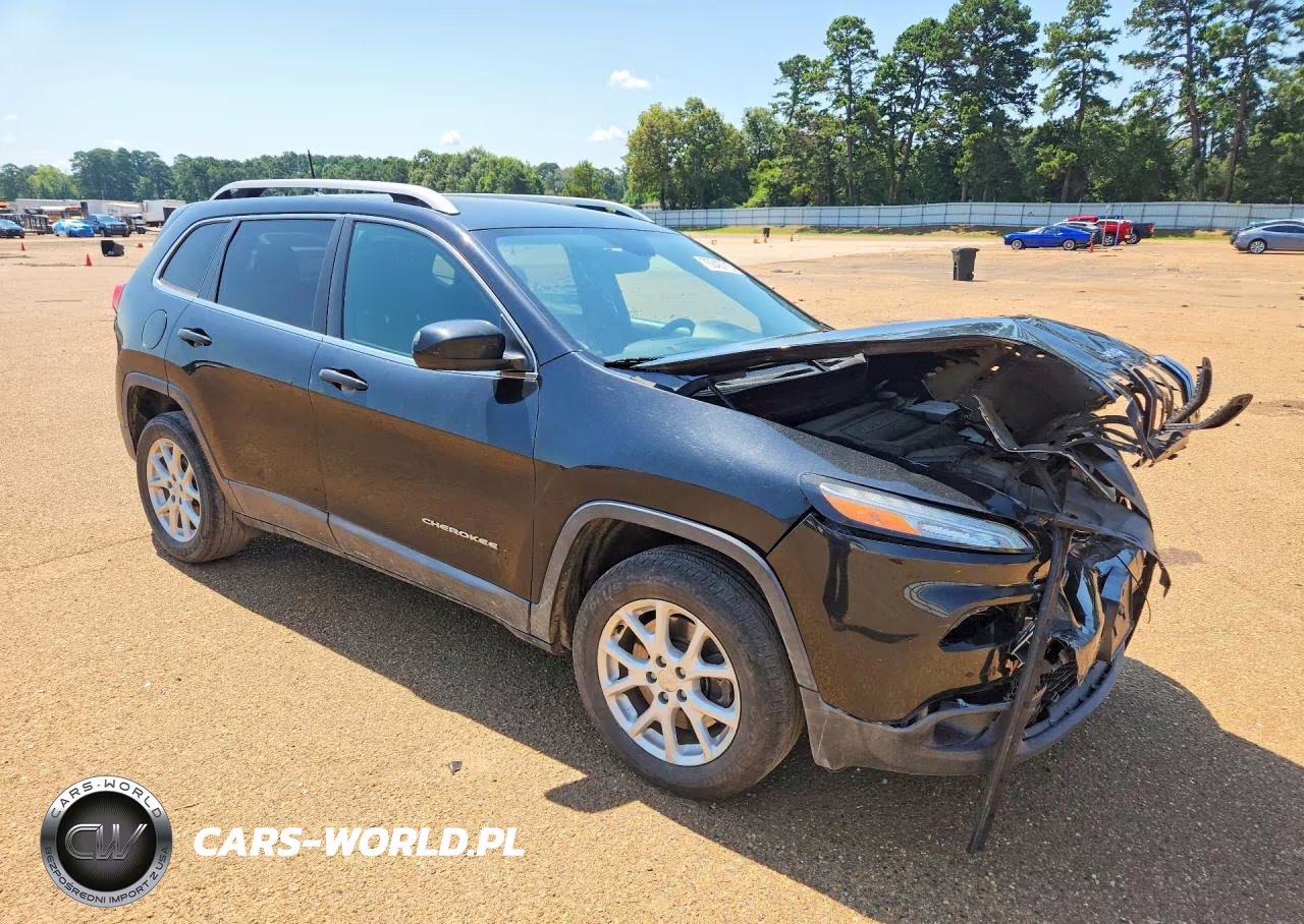 2017 Jeep Cherokee Latitude VIN:1C4PJLCBXHD221605 - 4