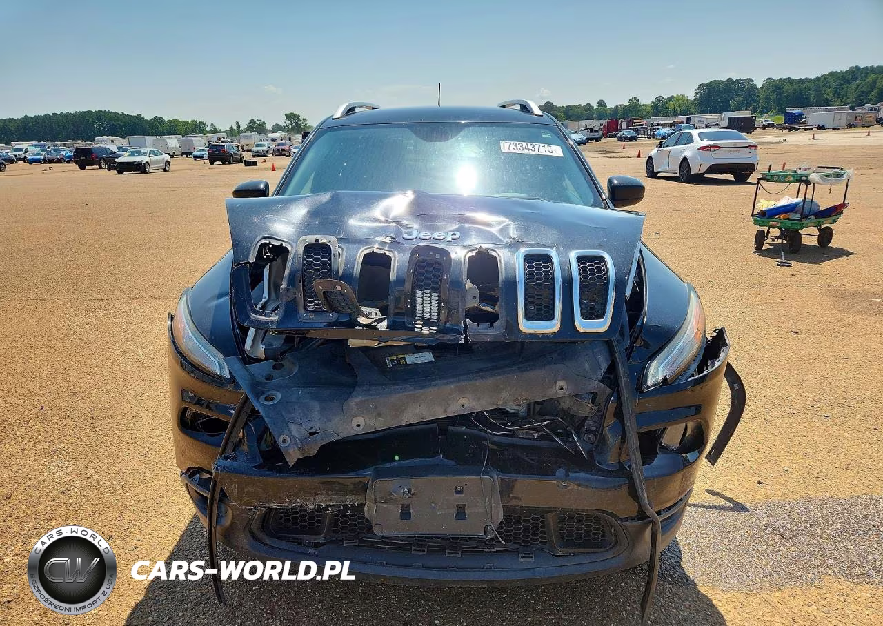 2017 Jeep Cherokee Latitude VIN:1C4PJLCBXHD221605 - 5