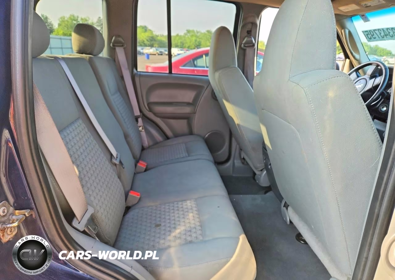 2007 Jeep Liberty Sport VIN:1J4GL48K57W574811 - 10