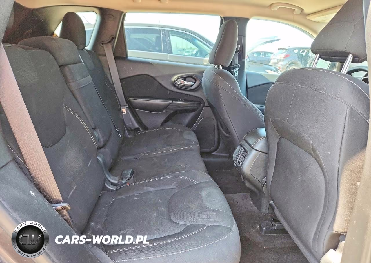 2016 Jeep Cherokee Latitude VIN:1C4PJMCB6GW241973 - 10