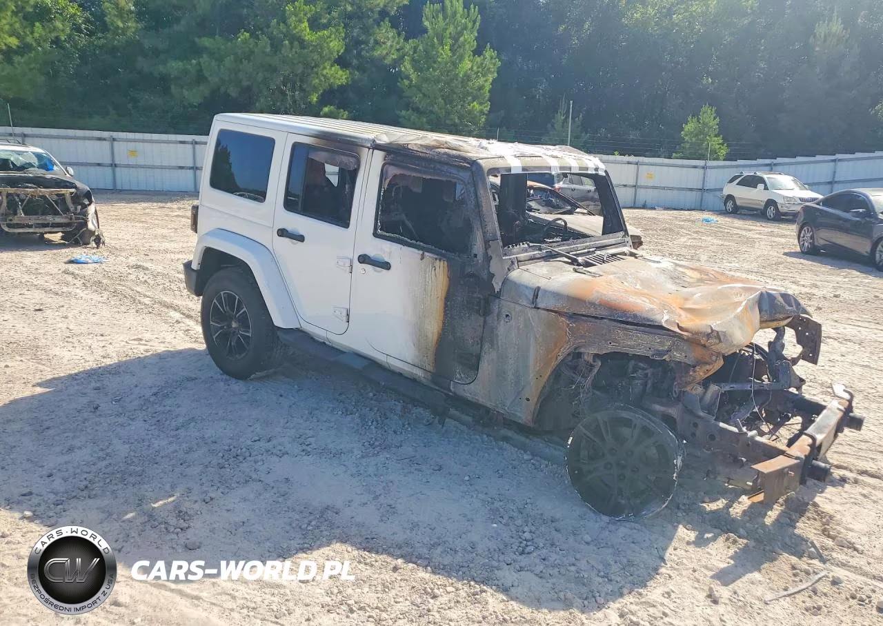 2014 Jeep Wrangler Unlimited Sahara VIN:1C4HJWEG4EL132516 - 4