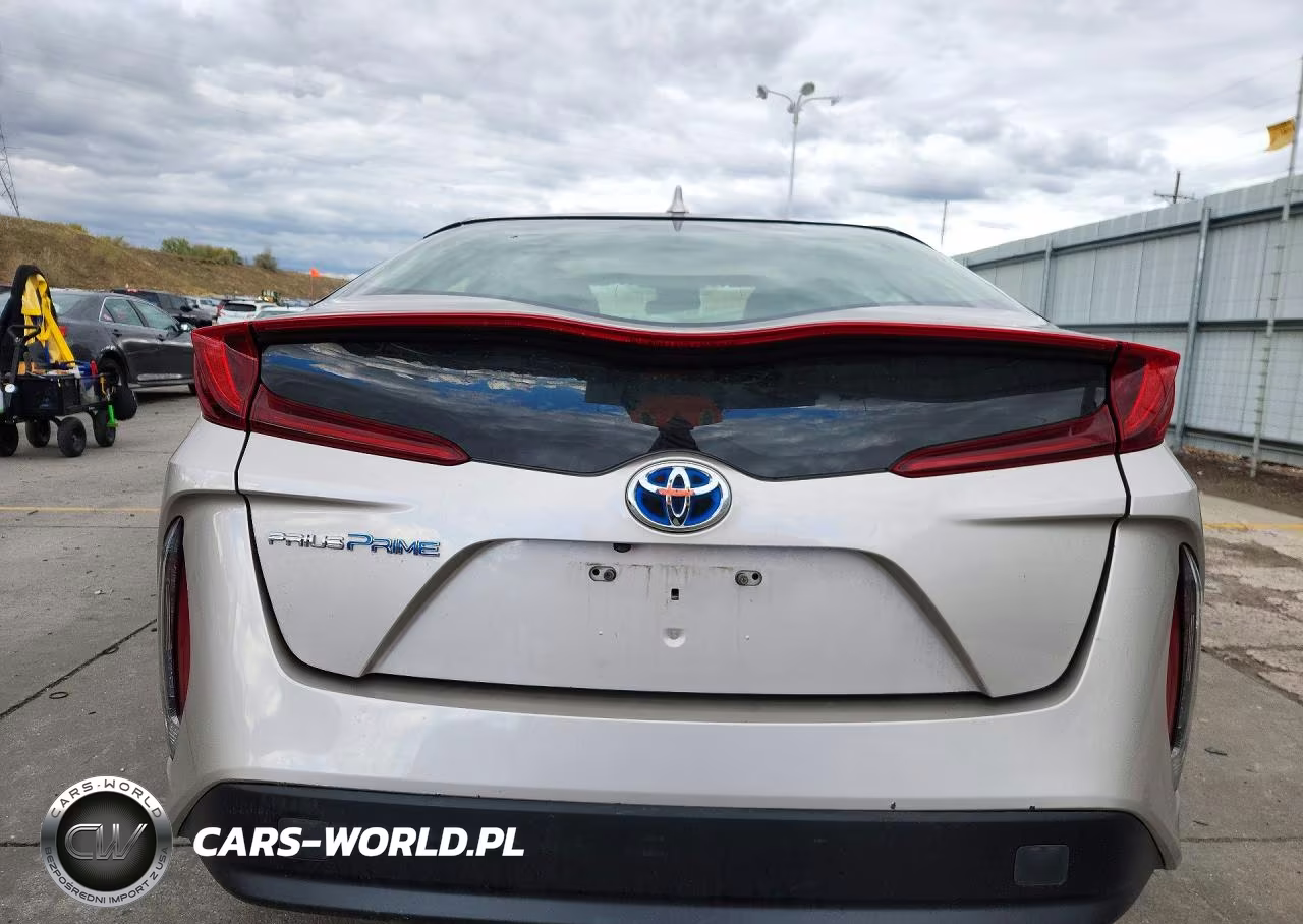 2017 Toyota Prius Prime Premium VIN:JTDKARFP0H3000735 - 6