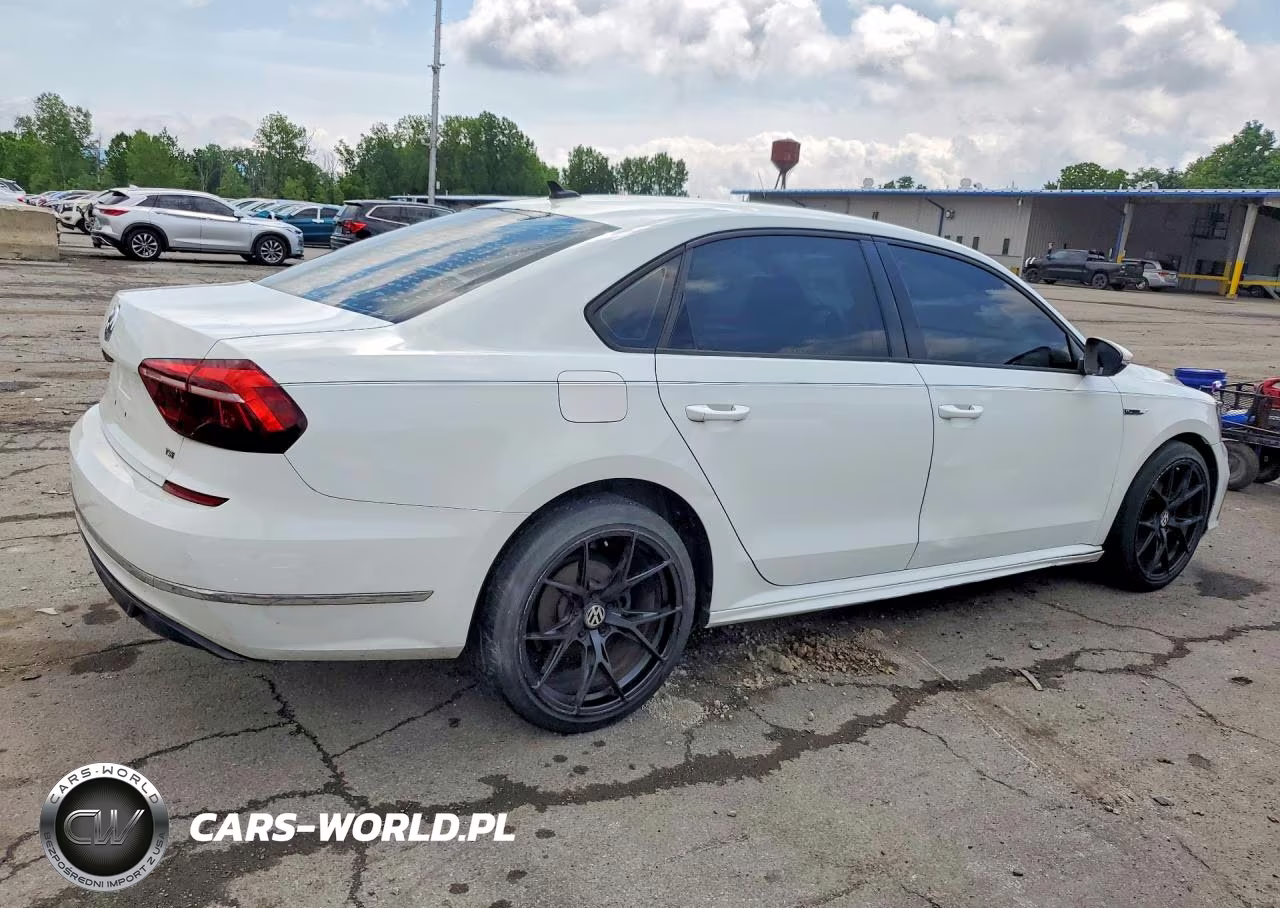 2018 Volkswagen Passat S VIN:1VWAA7A31JC010939 - 3