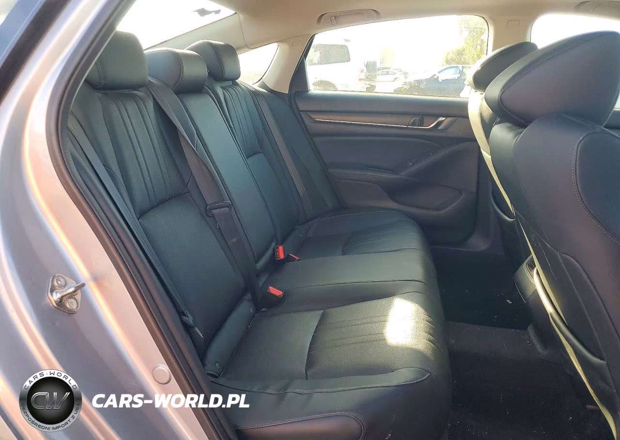 2018 Honda Accord Touring VIN:1HGCV1F96JA031972 - 10