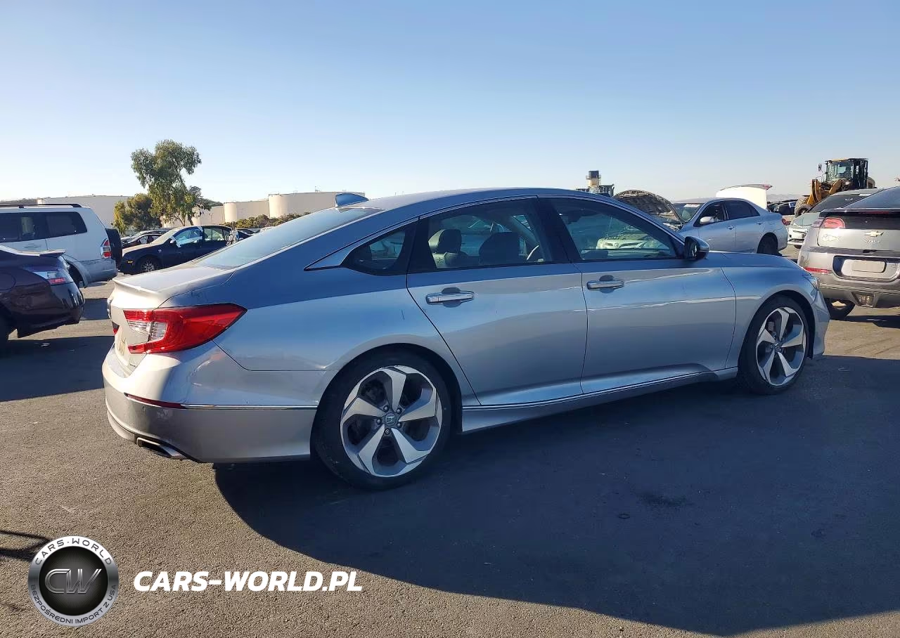2018 Honda Accord Touring VIN:1HGCV1F96JA031972 - 3