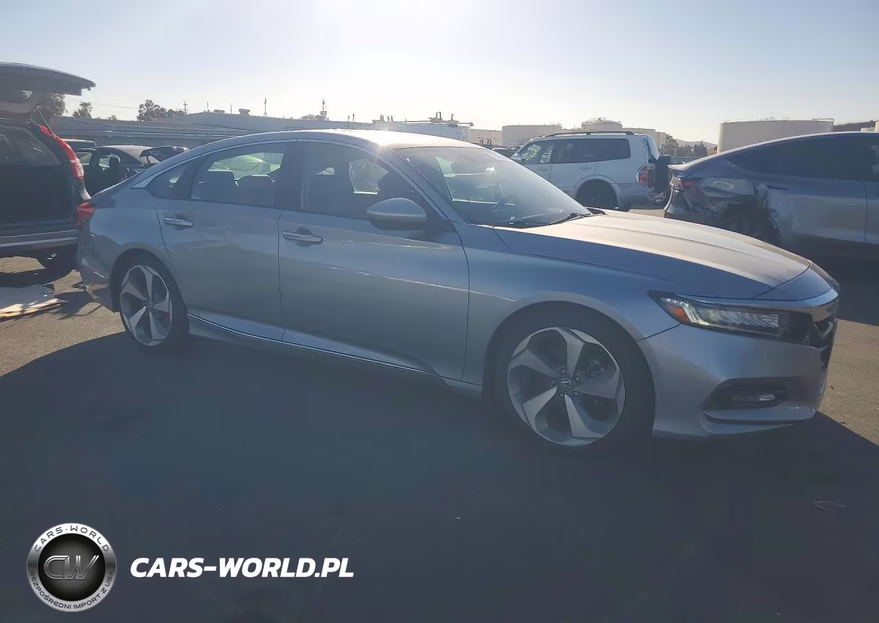 2018 Honda Accord Touring VIN:1HGCV1F96JA031972 - 4