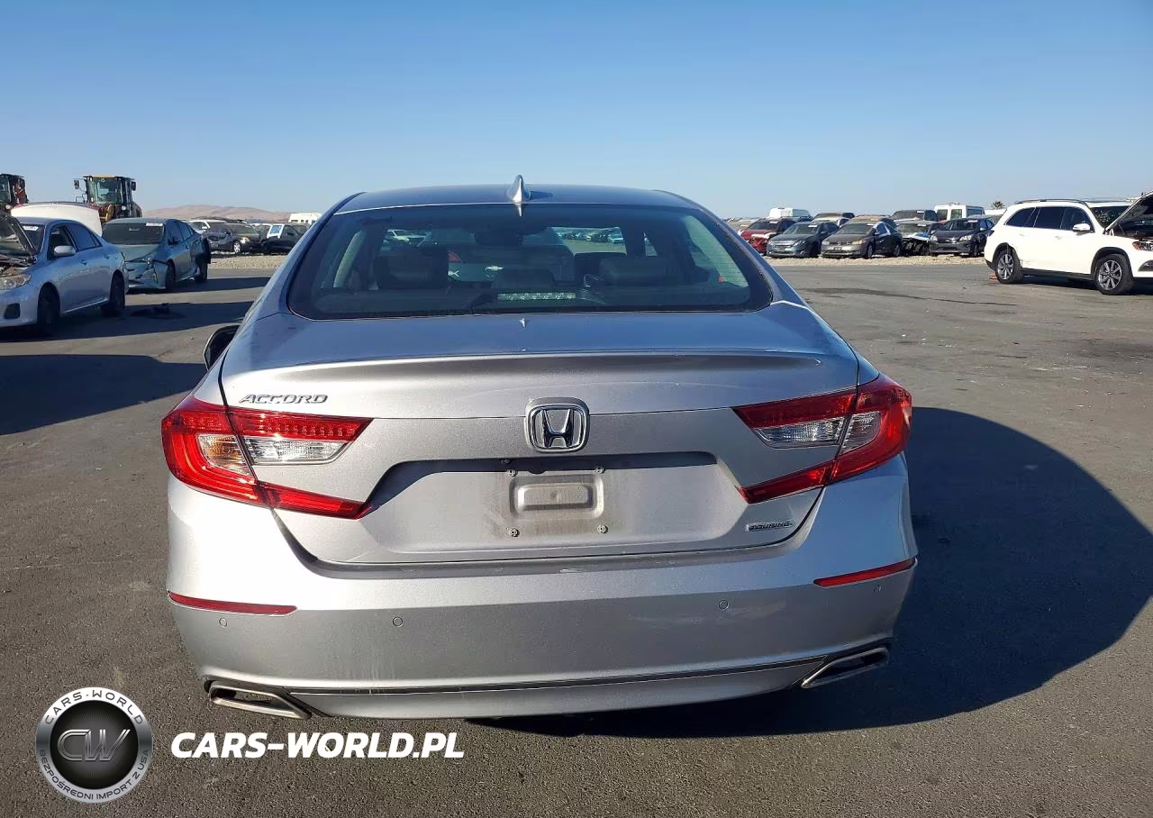 2018 Honda Accord Touring VIN:1HGCV1F96JA031972 - 6