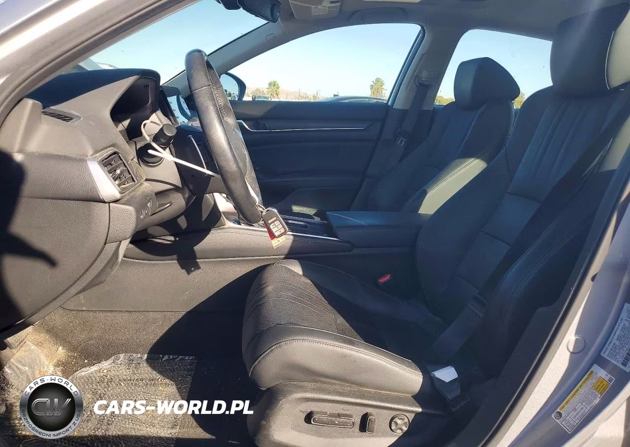 2018 Honda Accord Touring VIN:1HGCV1F96JA031972 - 7