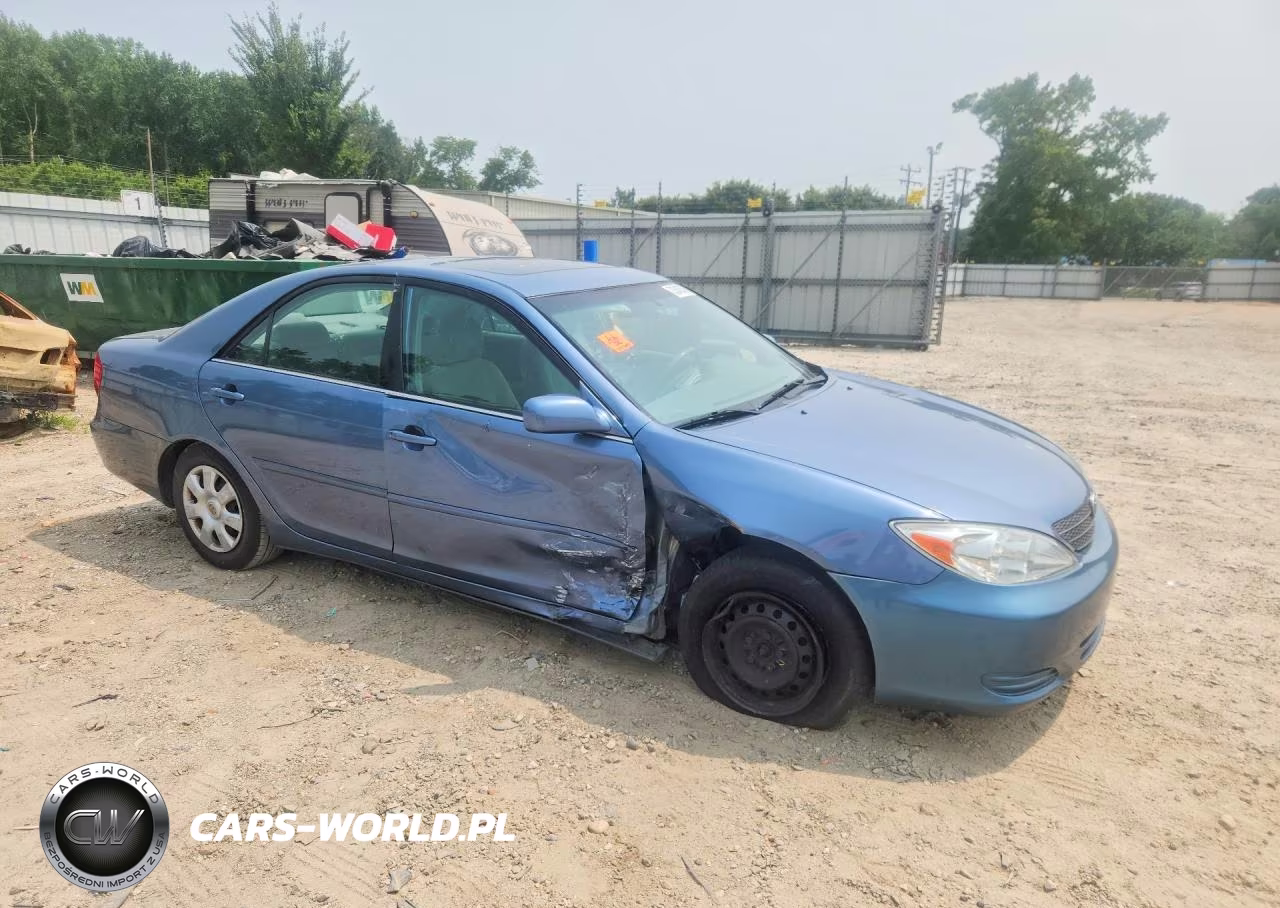 2004 Toyota Camry Le VIN:4T1BE32K24U882924 - 4