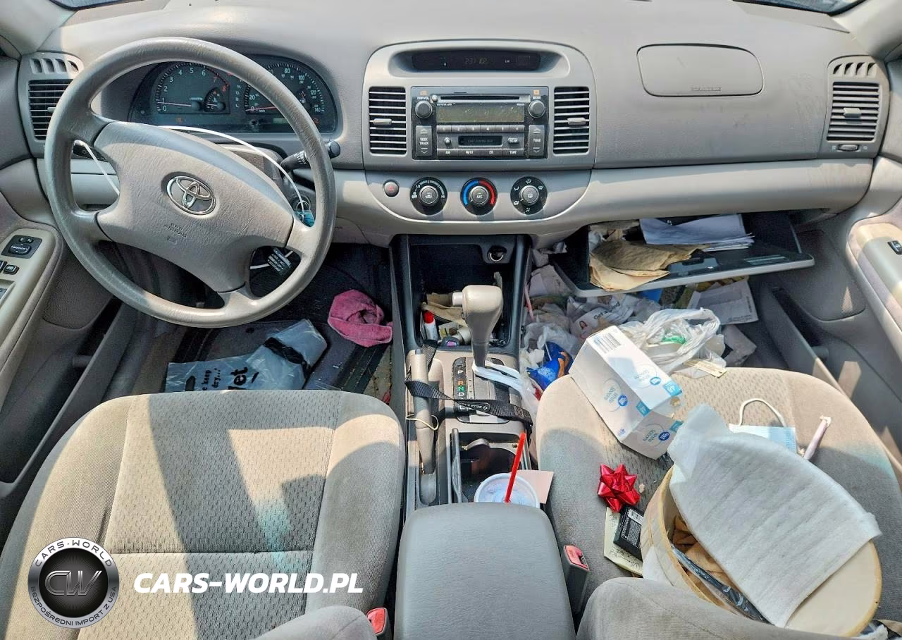 2004 Toyota Camry Le VIN:4T1BE32K24U882924 - 8