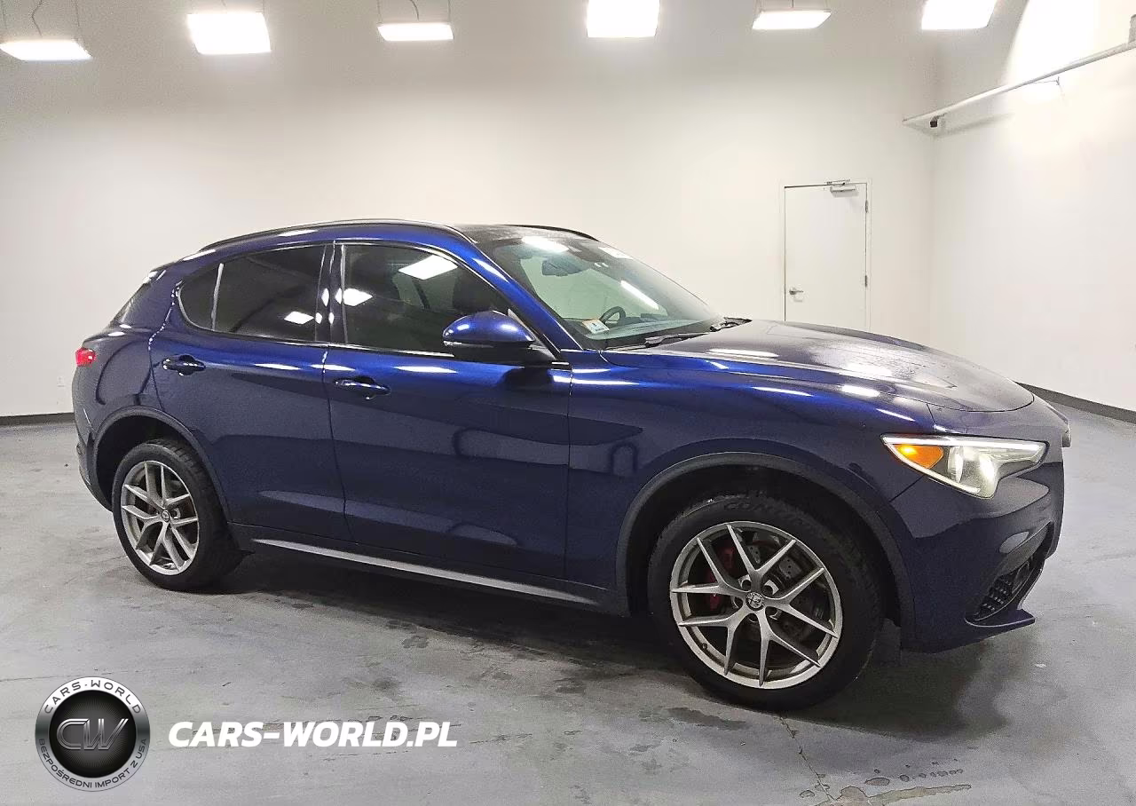 2018 Alfa Romeo Stelvio Ti Sport VIN:ZASFAKNN3J7B96300 - 4