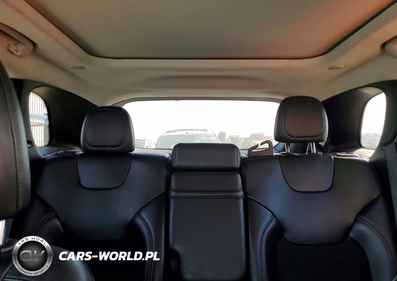 2019 Jeep Cherokee Latitude Plus VIN:1C4PJMLN7KD213310 - 10