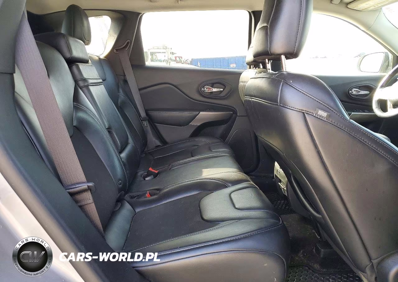 2019 Jeep Cherokee Latitude Plus VIN:1C4PJMLN7KD213310 - 11