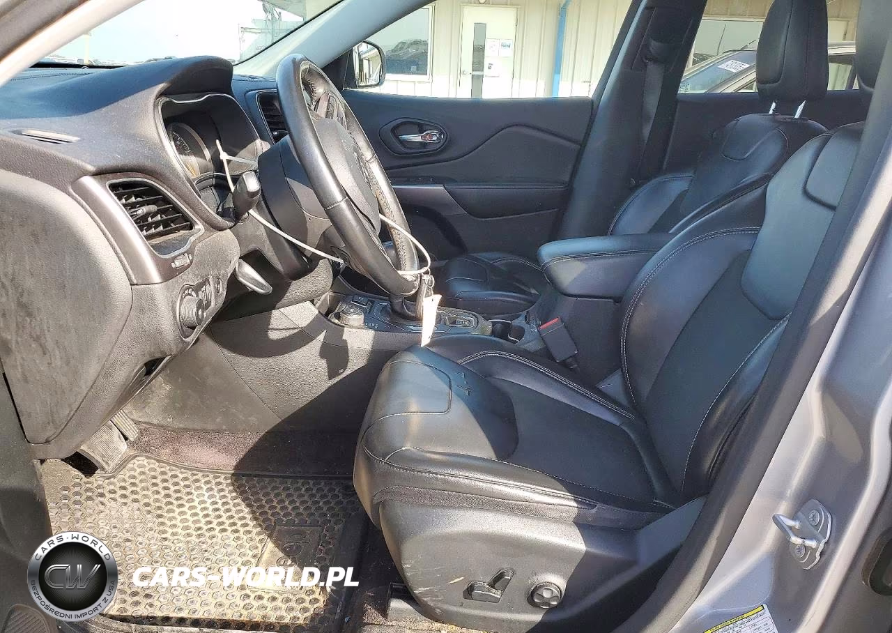 2019 Jeep Cherokee Latitude Plus VIN:1C4PJMLN7KD213310 - 7