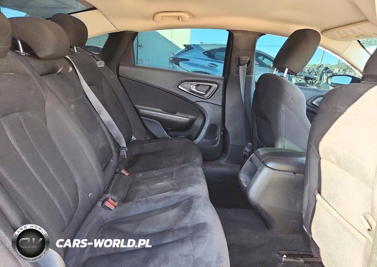 2015 Chrysler 200 Limited VIN:1C3CCCAB3FN630083 - 10