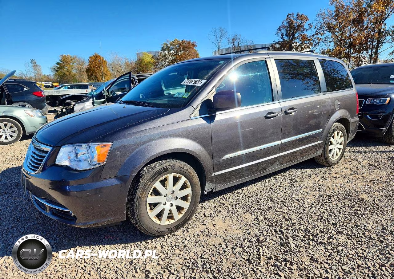2015 Chrysler Town & Country Touring – zdjęcie 1 z 13