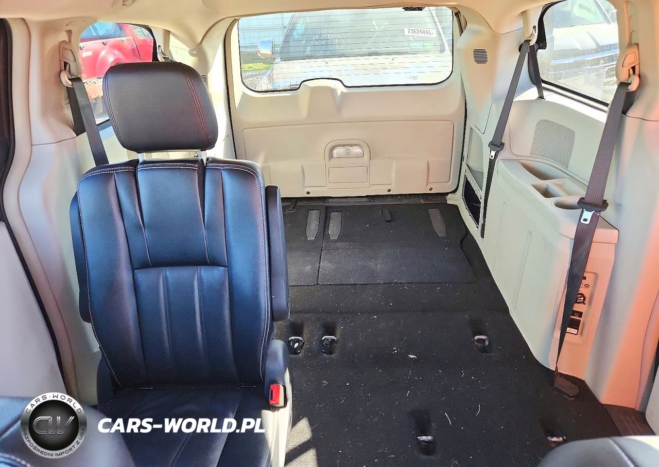 2015 Chrysler Town & Country Touring VIN:2C4RC1BG5FR561551 - 10